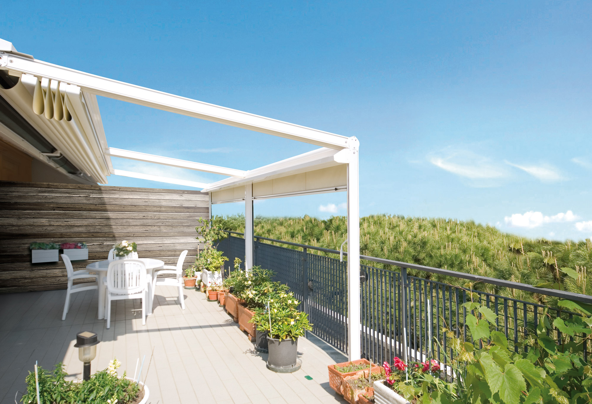Tenda a pergola un nuovo modello con la luce come elemento d’arredo
