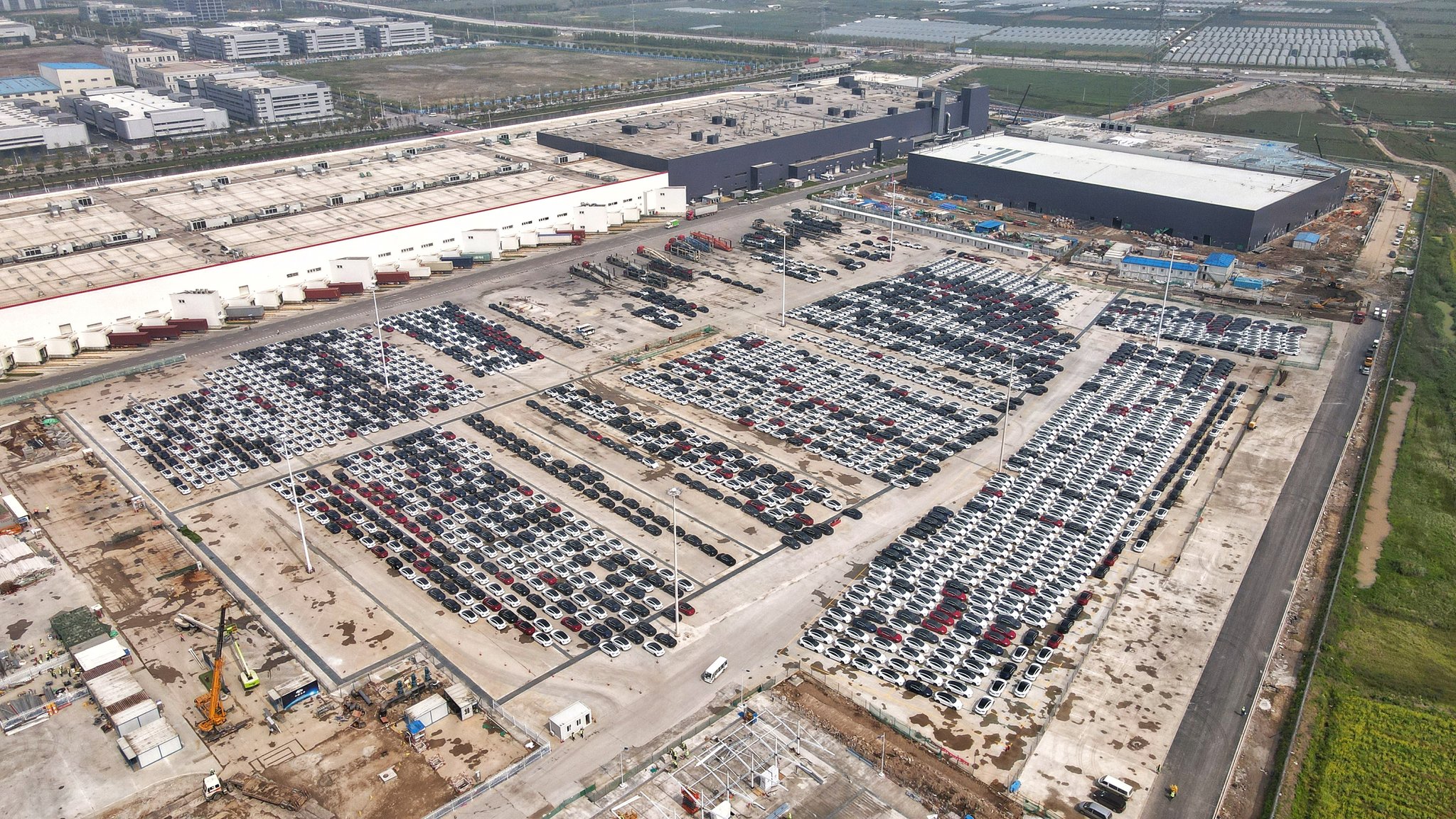 Massive Tesla Model 3 and Model Y fleet spotted in Giga Shanghai