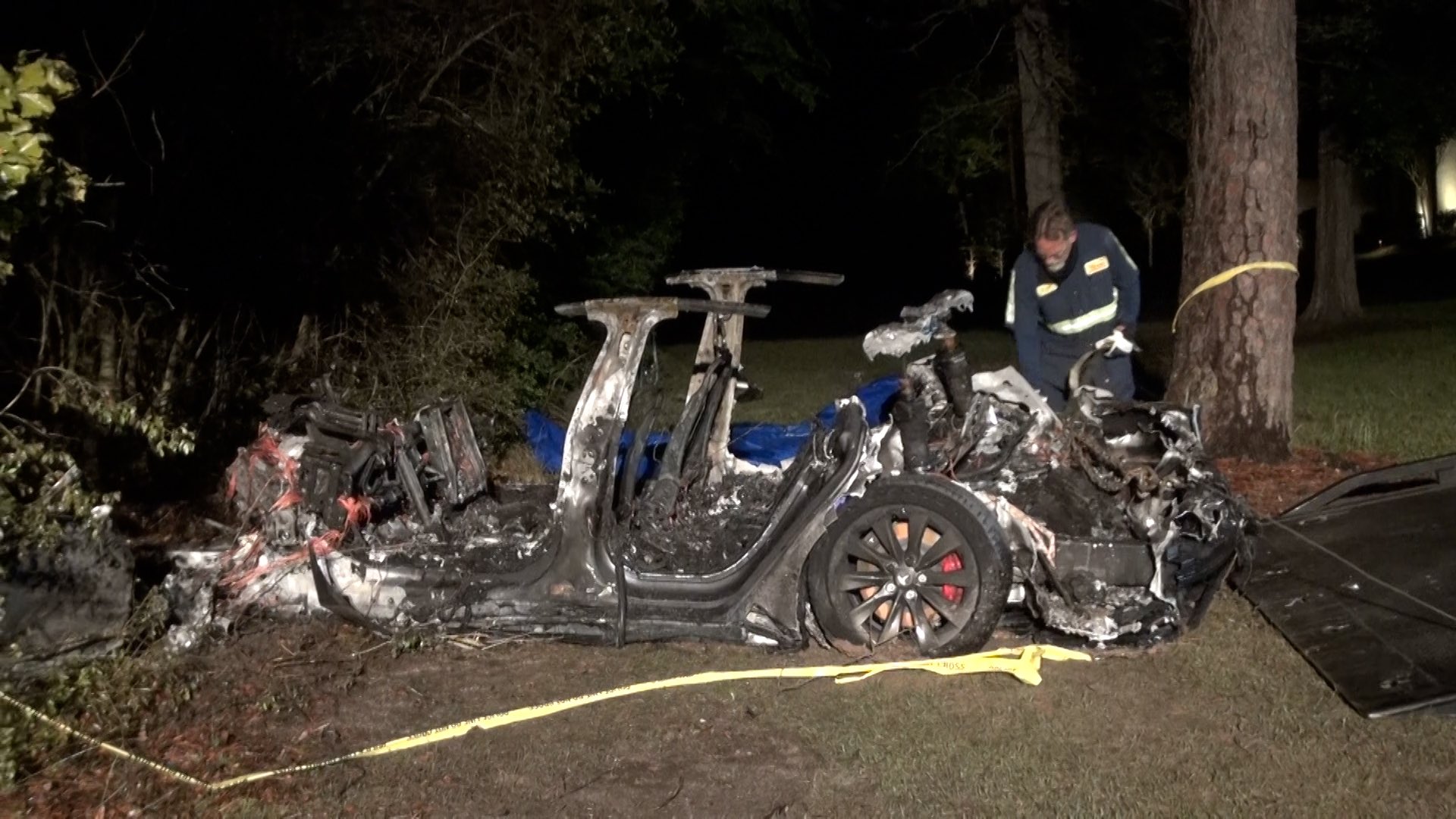 Elon Musk roasts WSJ coverage of fatal Tesla crash