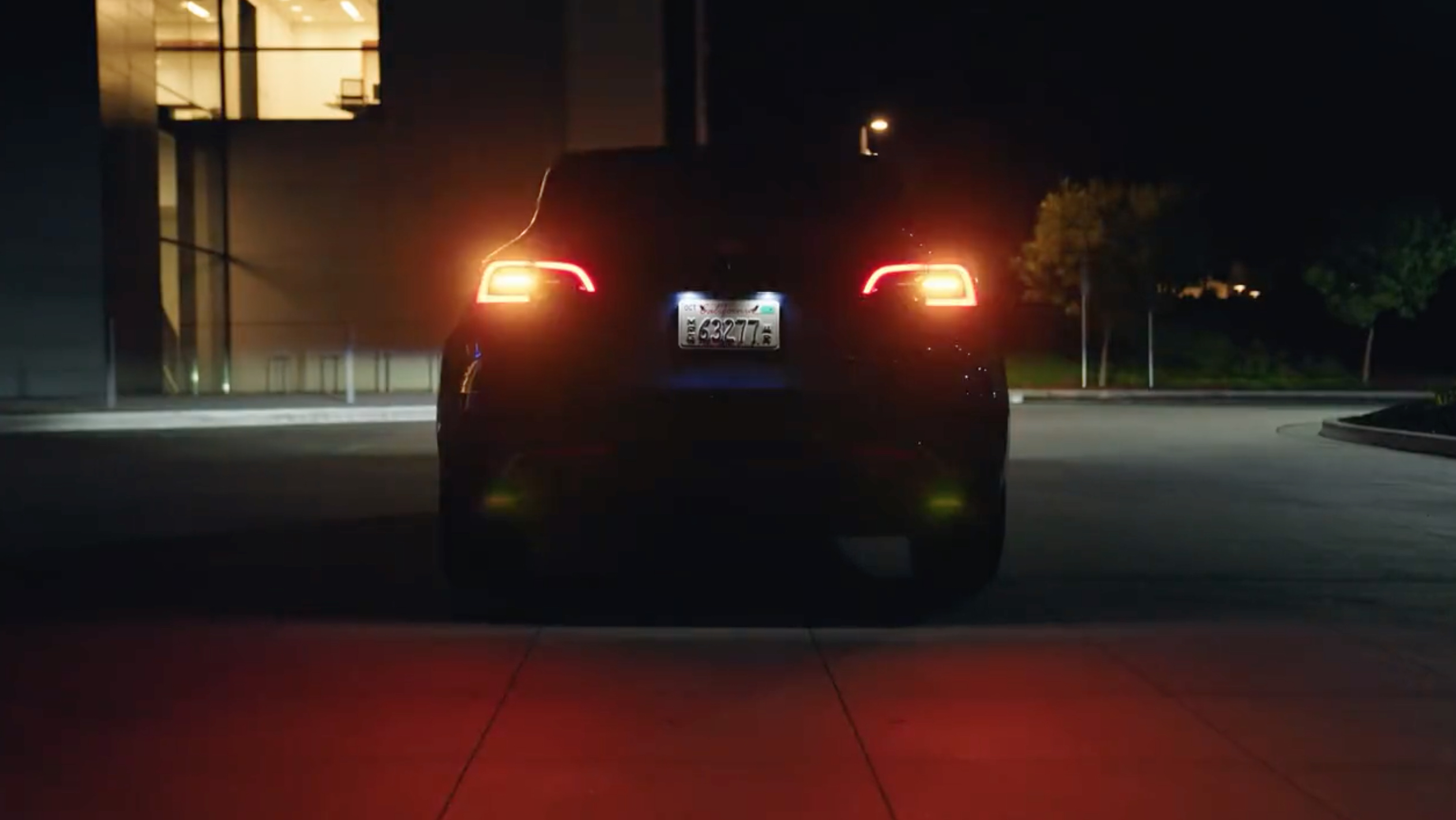 New Tesla feature autoactivates hazards when airbag is deployed