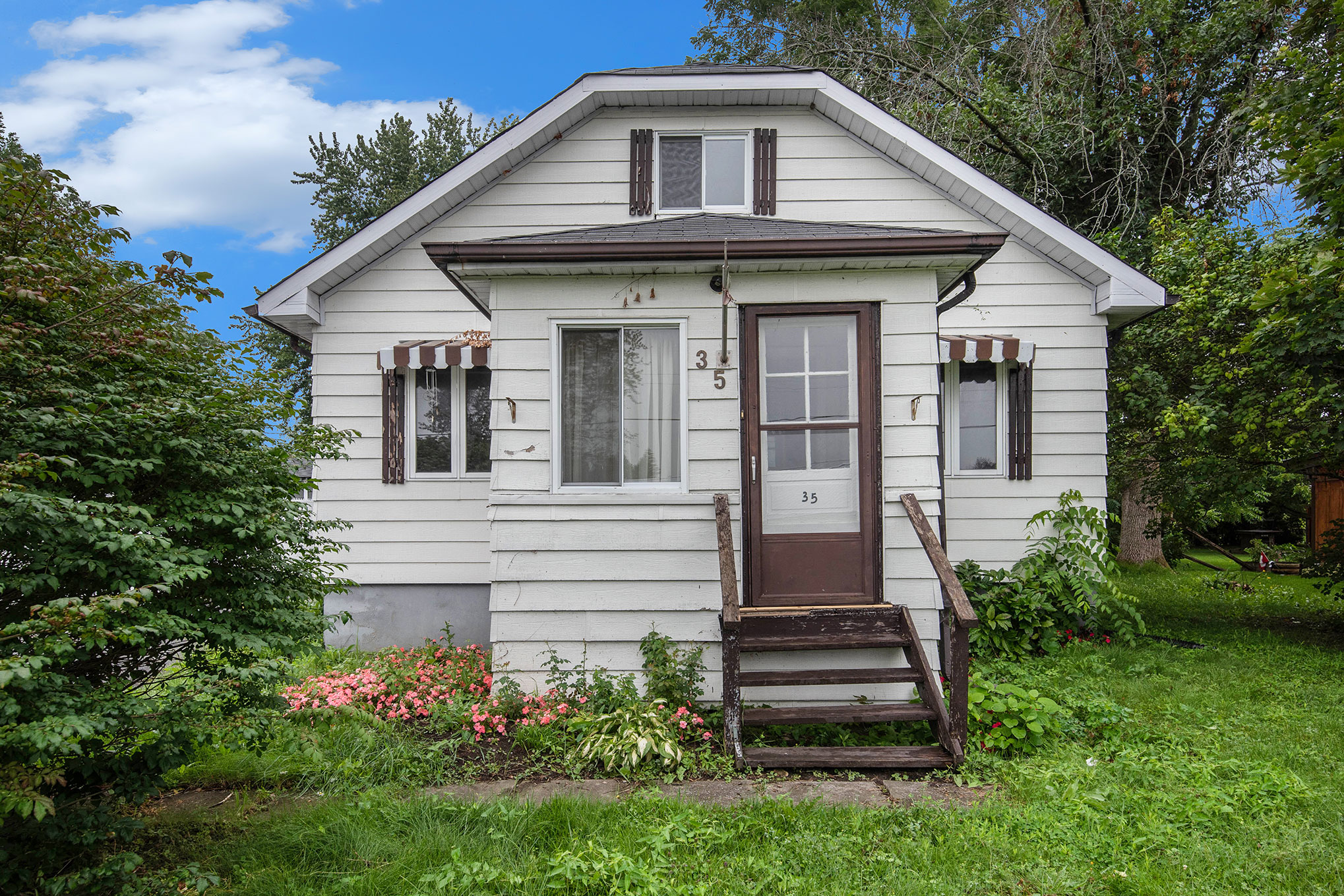 SOLD 35 Mile Roches, Long Sault