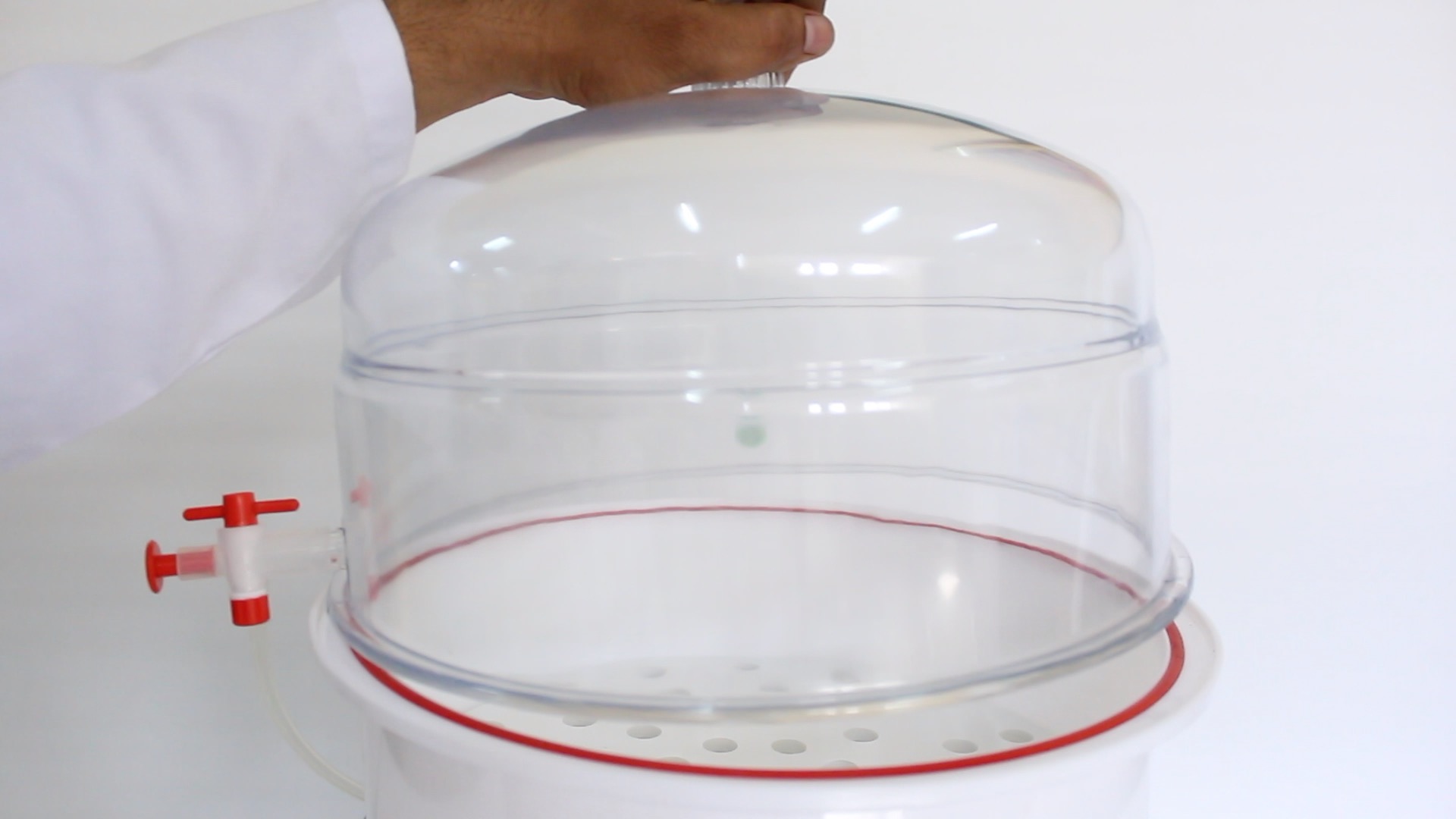 What is the easiest way to test for a vacuum leak in pouches?