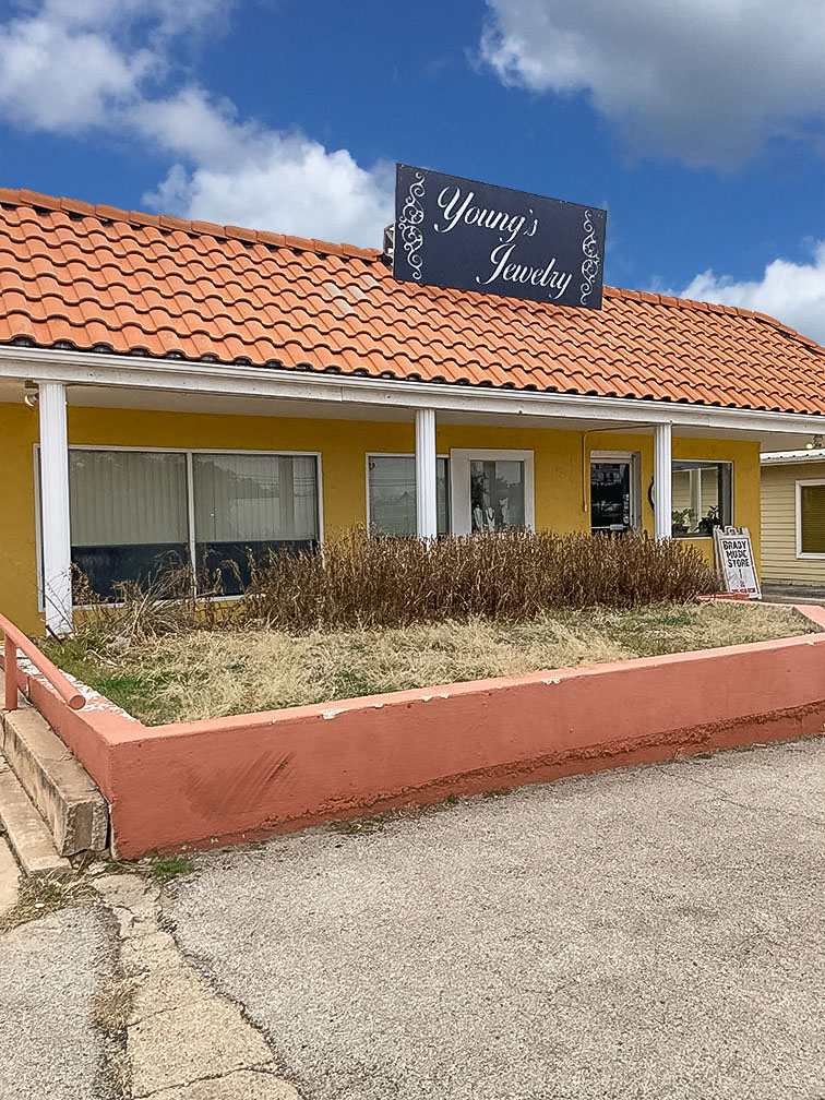 GREAT BUILDINGGREAT LOCATION Brady Texas Real Estate, McCulloch