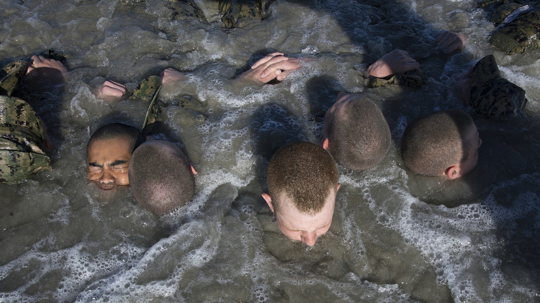 ‘You let him die’ A mother blames the Navy for her son’s death after(04)