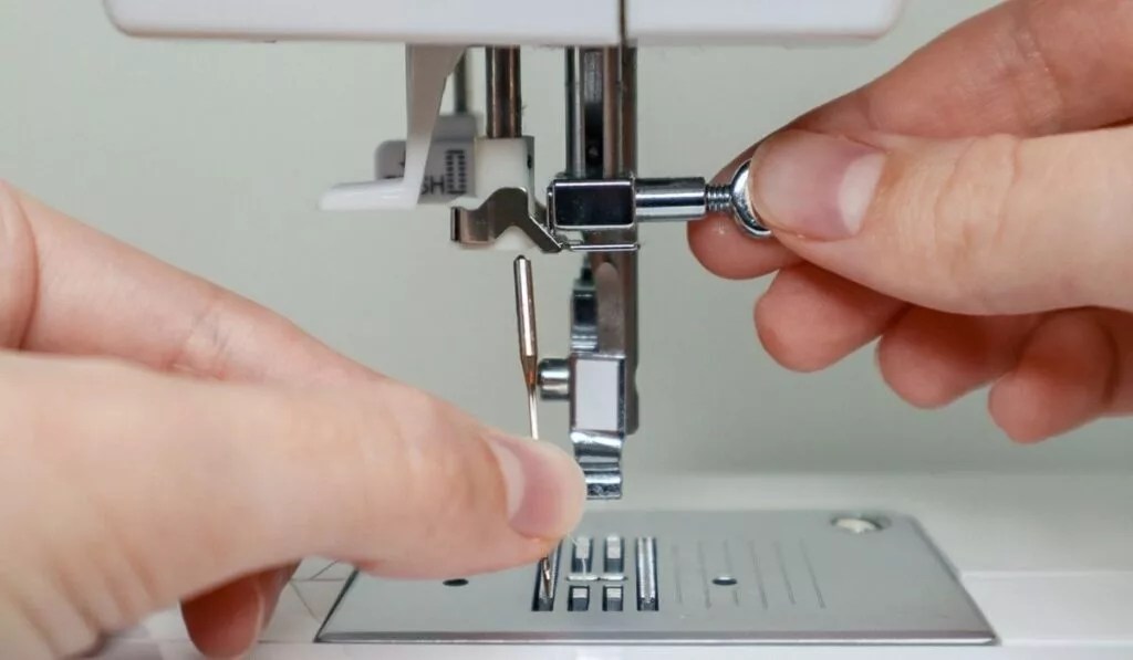 12 Steps to Put and Replace Needle in a Sewing Machine