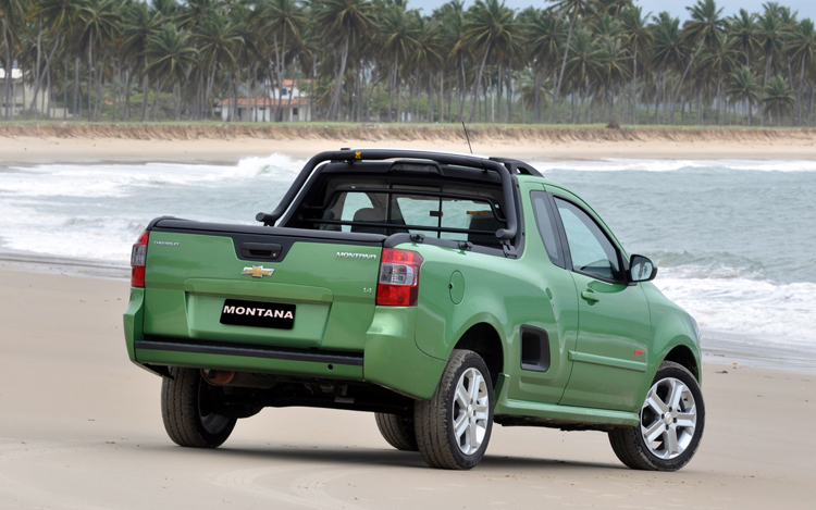 The USA needs small, cheap pickups like the Chevrolet Montana damnit