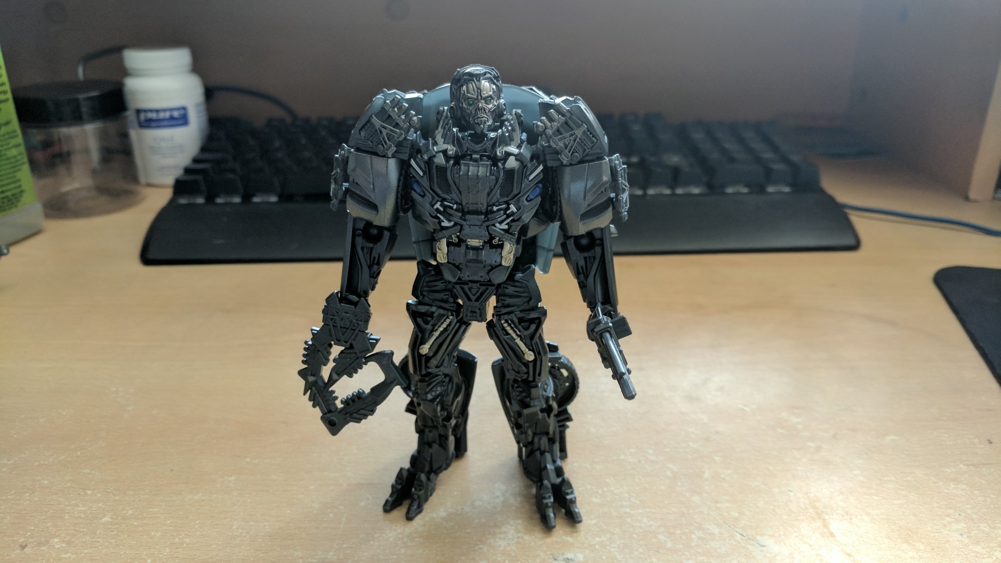 Toys from 57 Years Transformers Studio Series 011 Deluxe Lockdown TF4