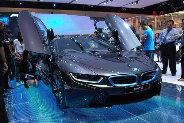 พาไปดู BMW i8 และ i3 รถยนต์ขับเคลื่อนด้วยไฟฟ้า ที่ “บิ๊กตู่” ลองนั่ง