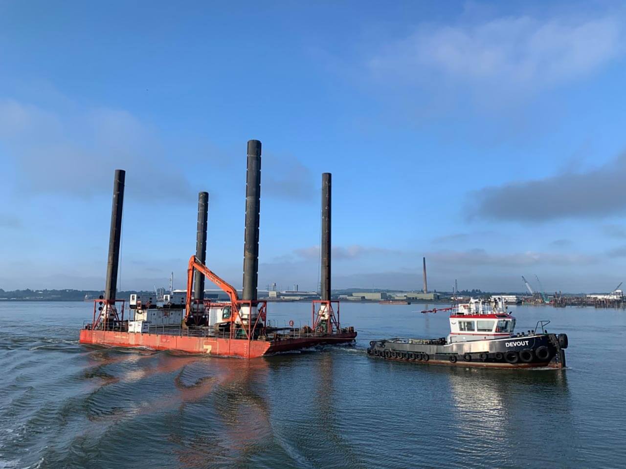 Towing Thamescraft Dry Docking