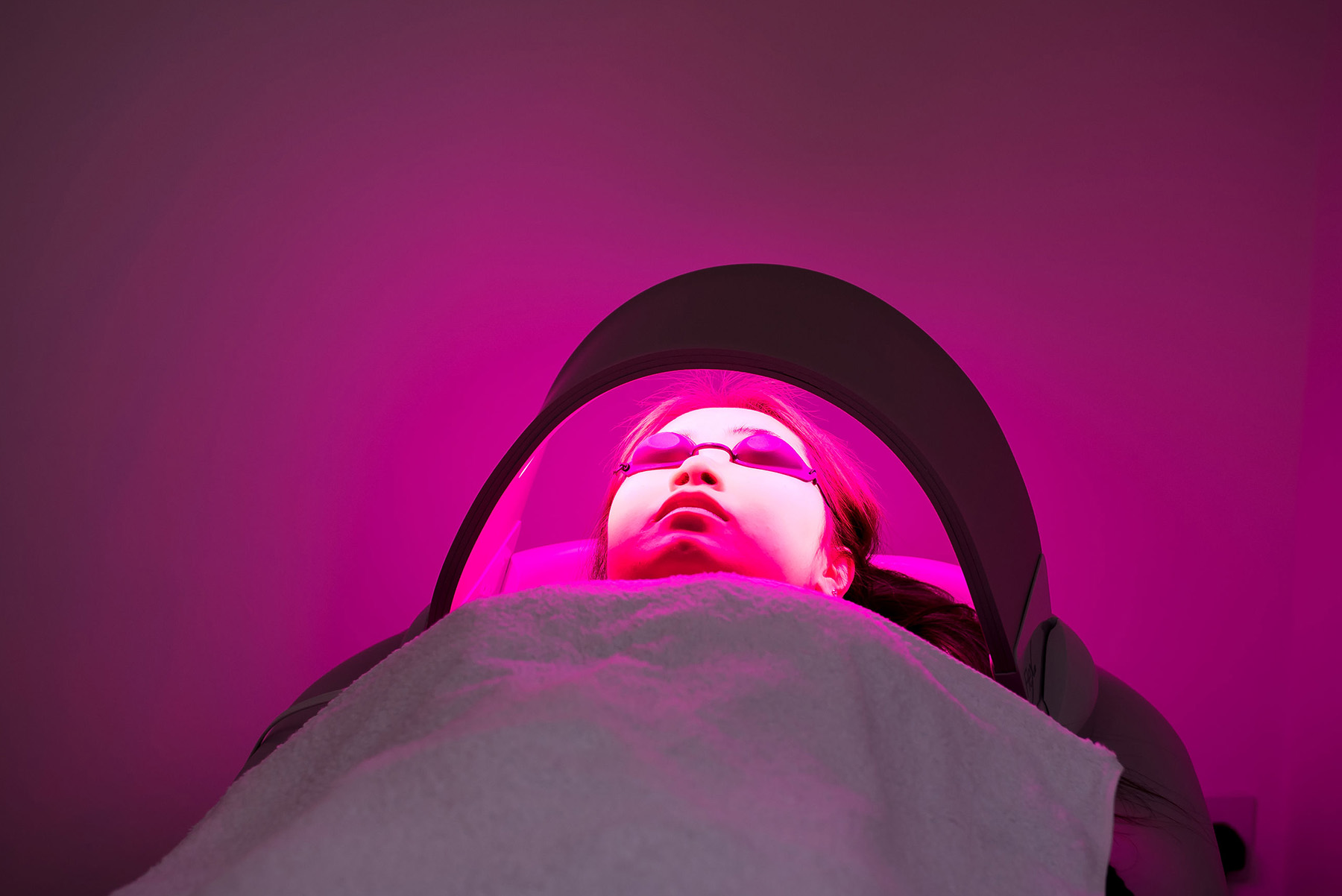 LED Phototherapy Dermalux Light therapy Thames Skin Clinic