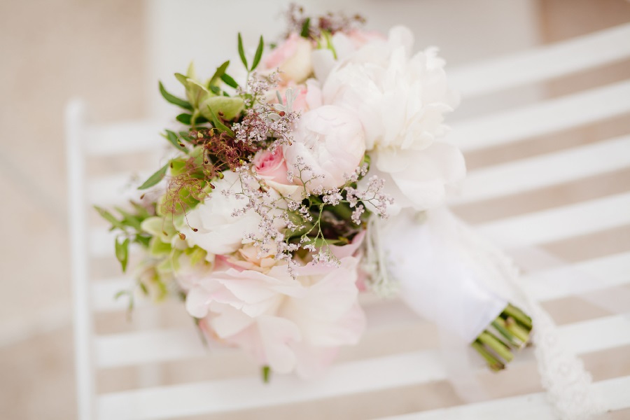 Flower Arrangements for Weddings in Cream