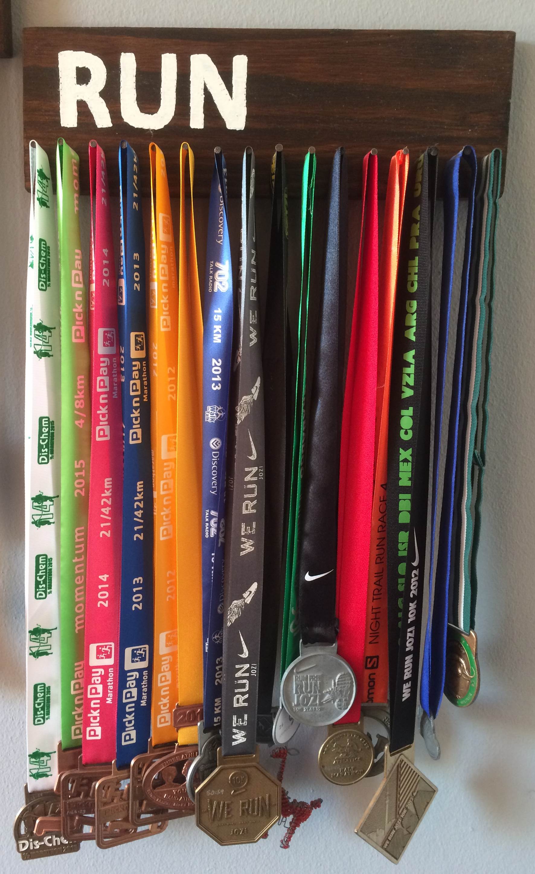 simple-medal-holder-display-your-race-medals-the-diy-life