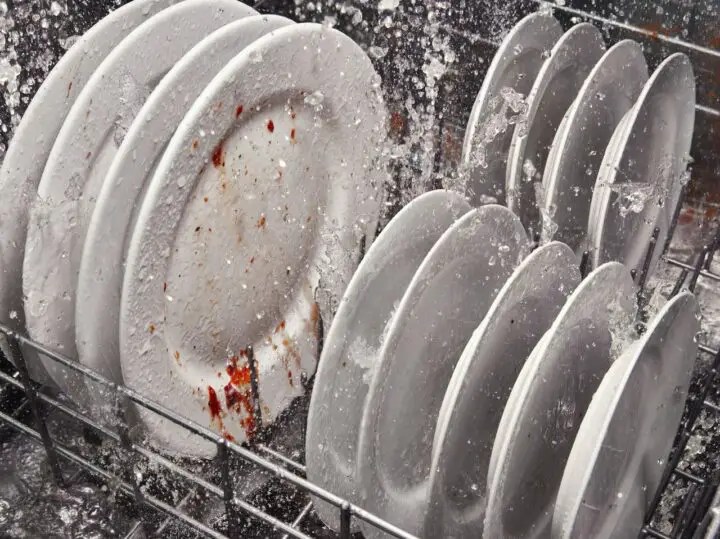 9 Methods of Removing Hard Water Buildup in your Dishwasher