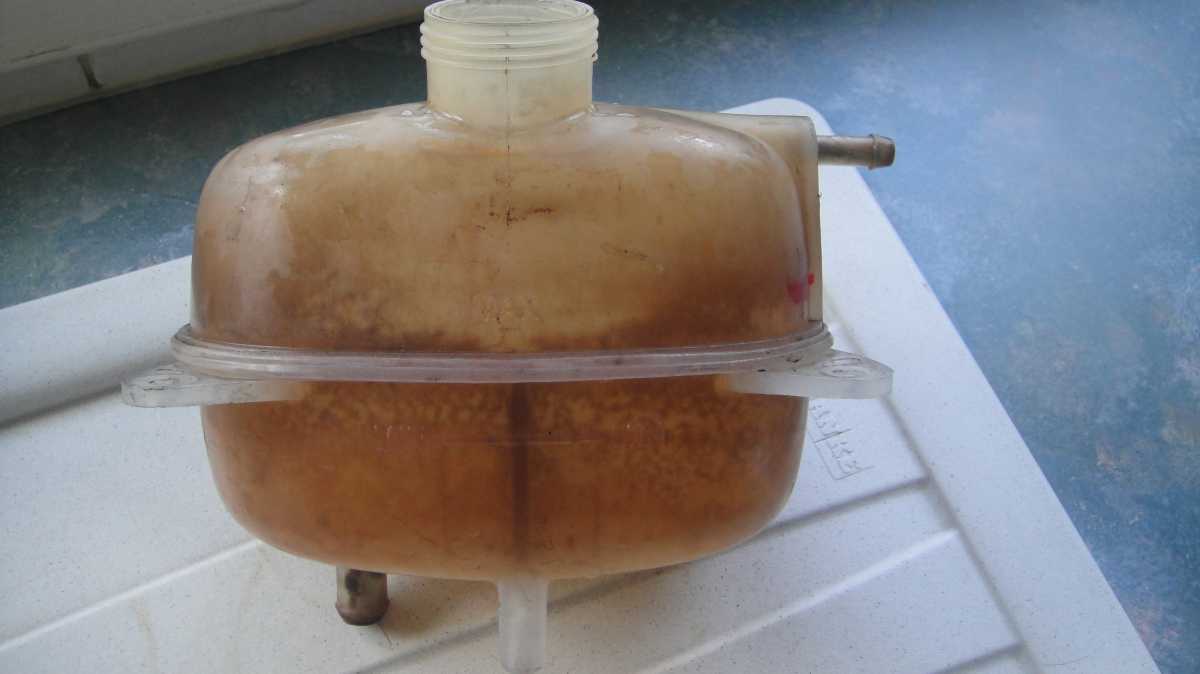 MGF & MG TF Owners Forum How to clean a coolant expansion tank.