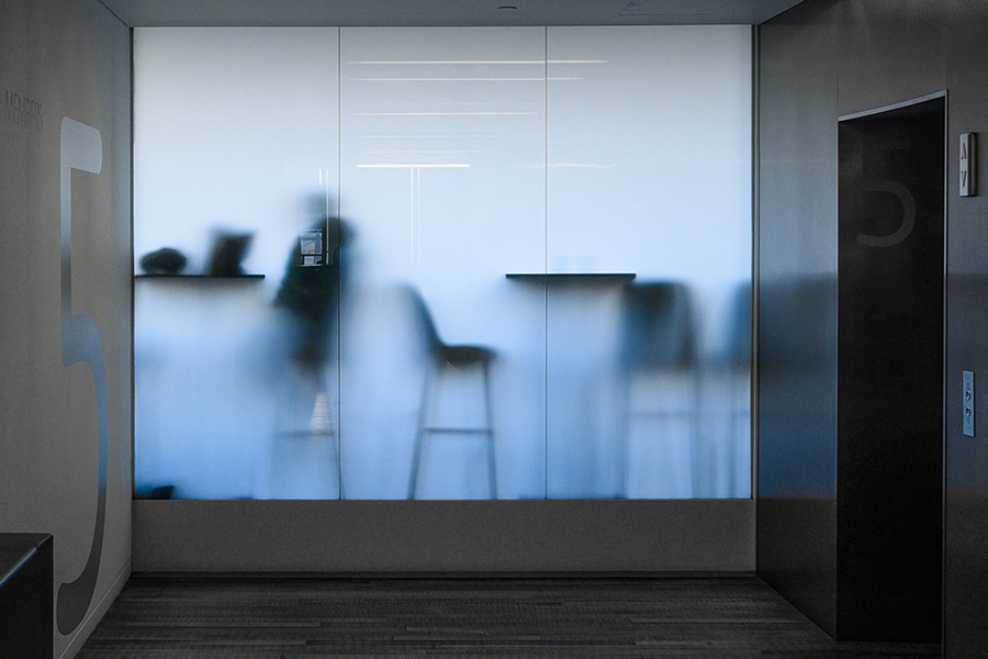 Your Guide to Estimating the Glass Wall Partition Cost Effectively