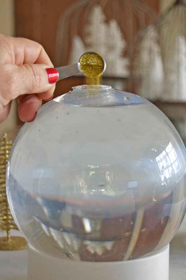 MAKE YOUR OWN REAL SNOW GLOBE. The Art of Doing StuffThe Art of Doing