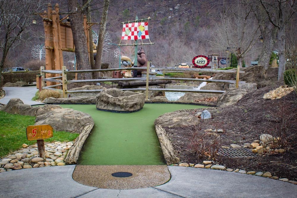 Top 5 Places to Play Miniature Golf in Gatlinburg TN