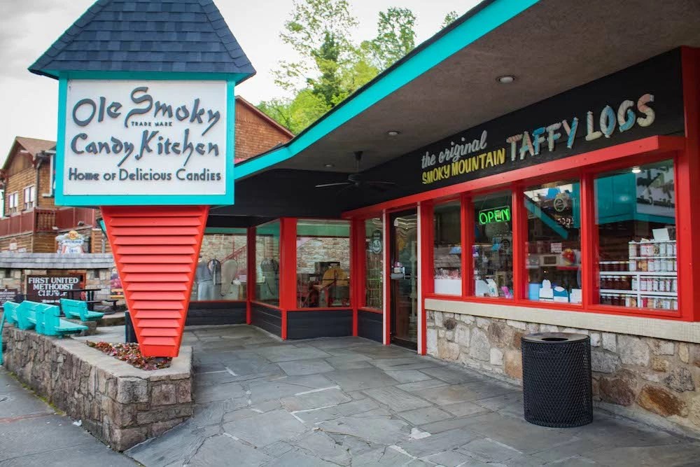 Top 3 Candy Shops in Gatlinburg That Have the Best Smoky Mountain Taffy