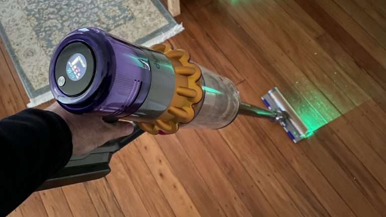 Dyson V15 Detect Total Clean review theBit.nz