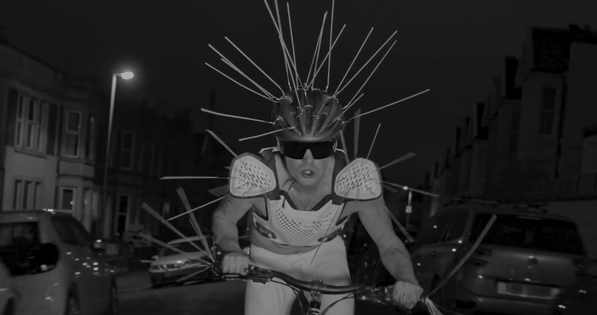 IDLES presenta el video musical de ‘When the Lights Come One