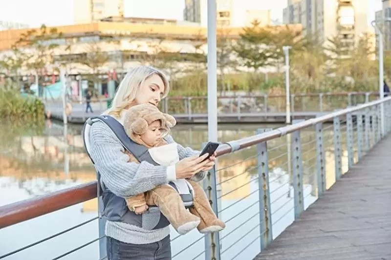 Which Baby Carrier is Best for Baby Hips?