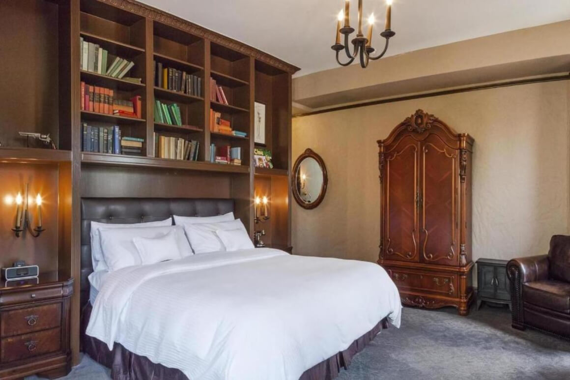 10 STUNNING Hotels with Hot Tubs in Denver [2024 Edition]