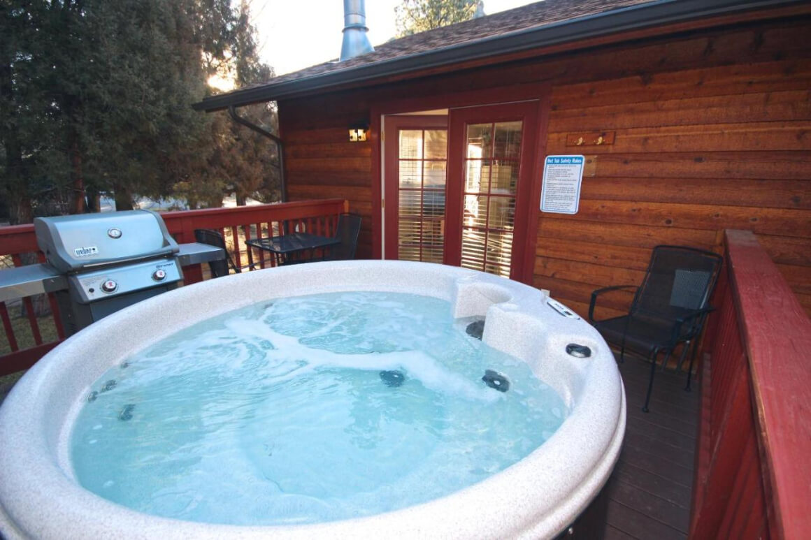 10 STUNNING Hotels with Hot Tubs in Denver [2024 Edition]