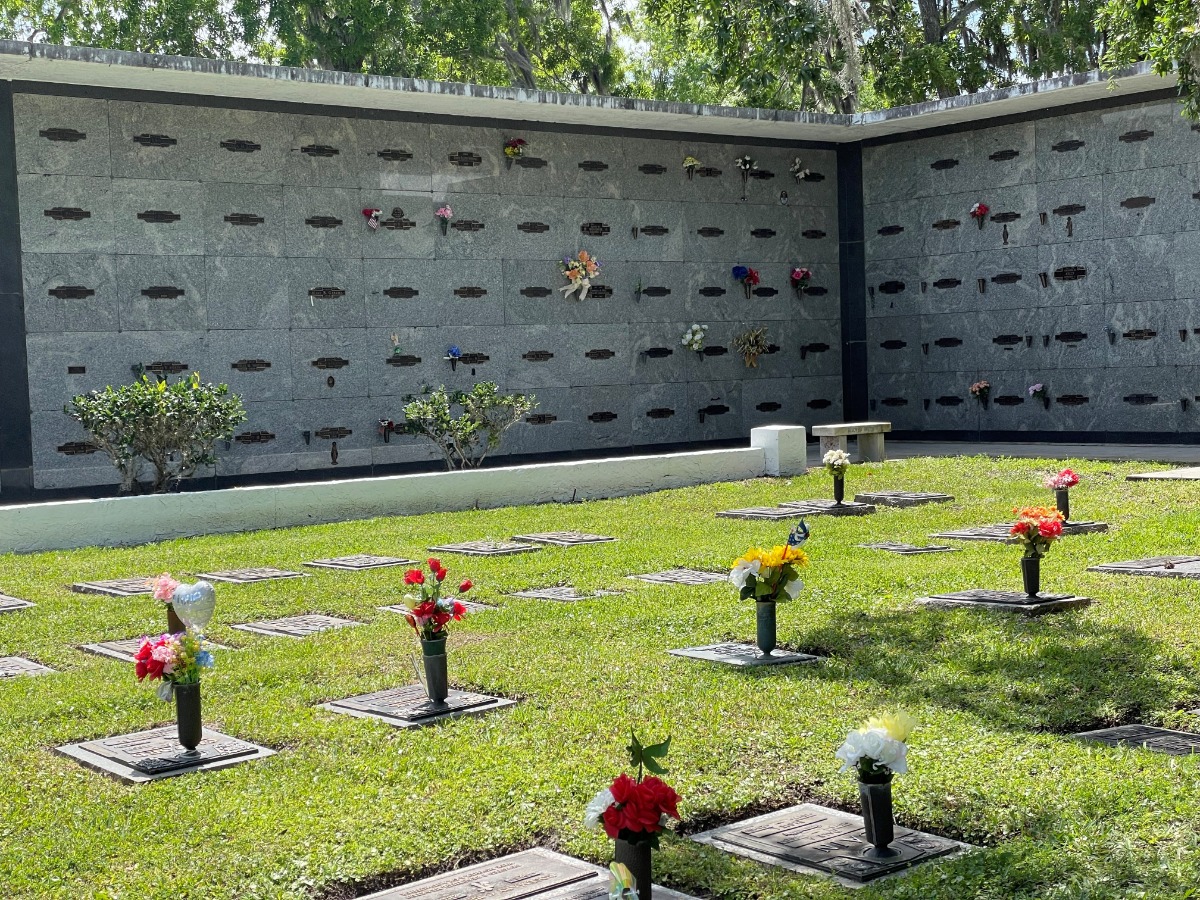 Hudson FL Buy Sell Plots Lots Graves Burial Spaces Crypts Niches