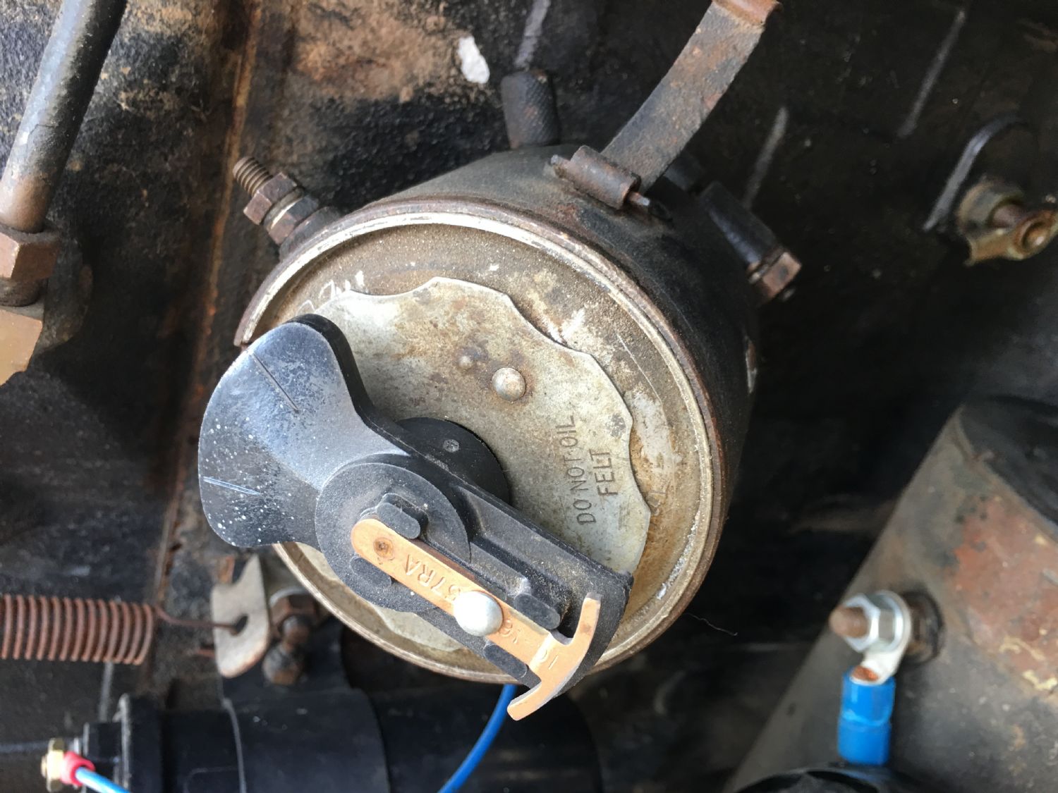 15.03 Distributor Loose (loose nut, cap turns) No Points, Electronic