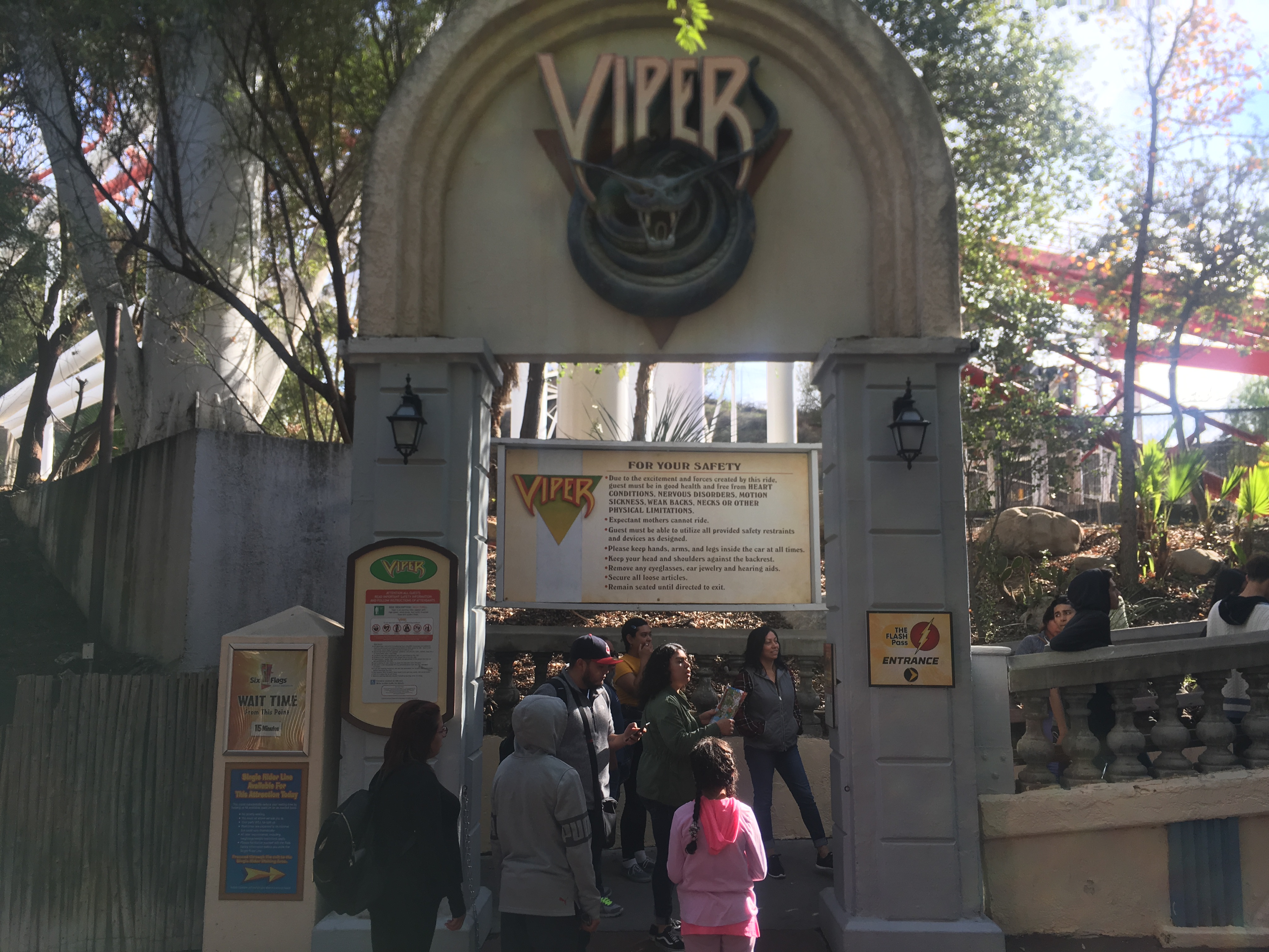 Six Flags Magic Mountain Park Update - Late December 2018 - Coaster Kings