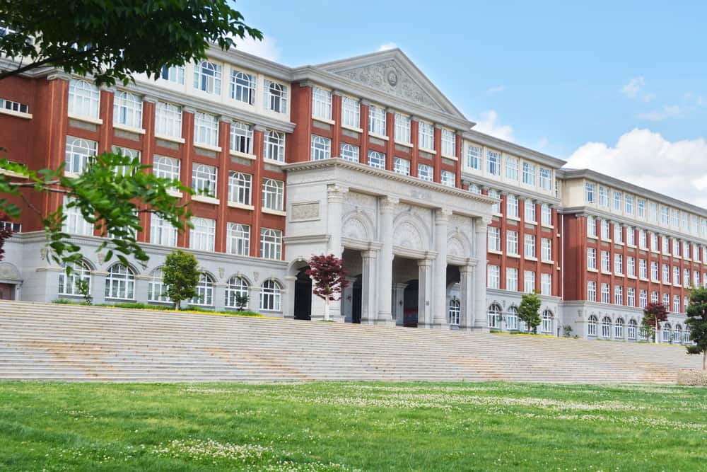 Why Is Atherton, California So Expensive? (Top 10 Reasons)