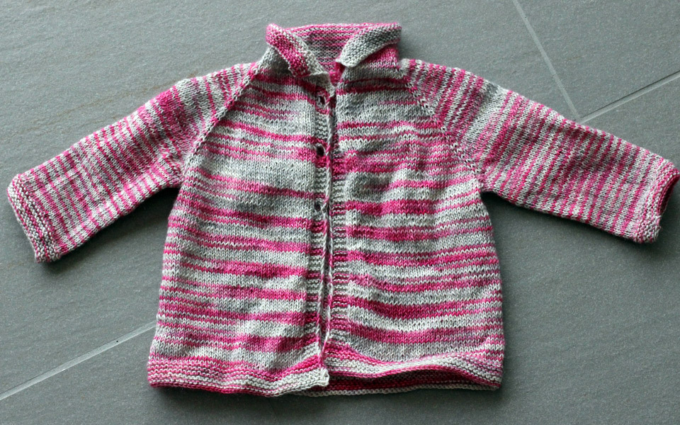 Babyjäckchen stricken ohne Vernähen thecookingknitter