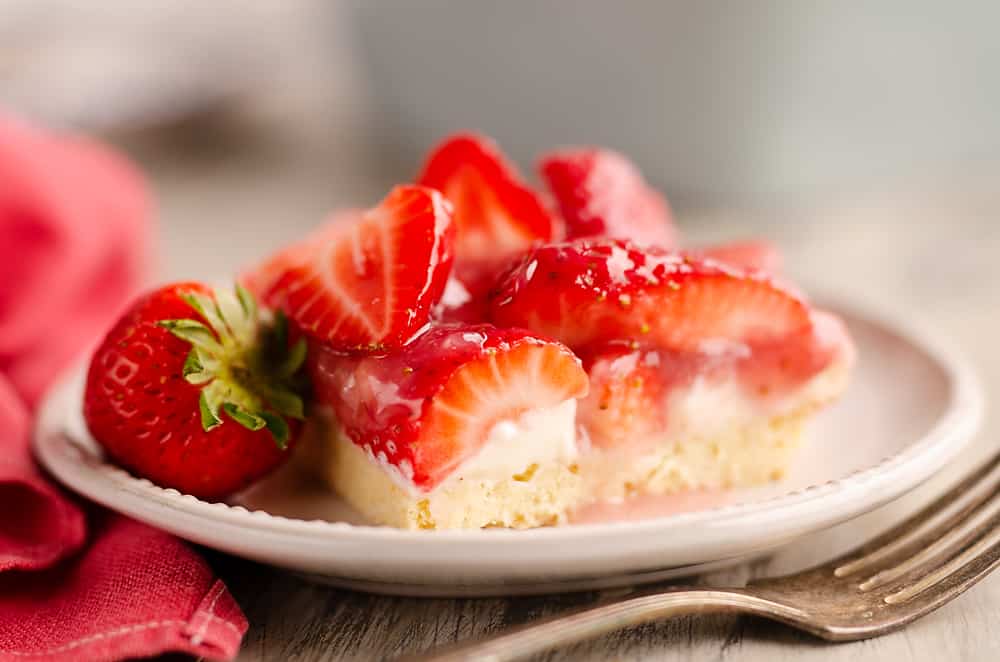 Fresh Strawberry Pie Bars