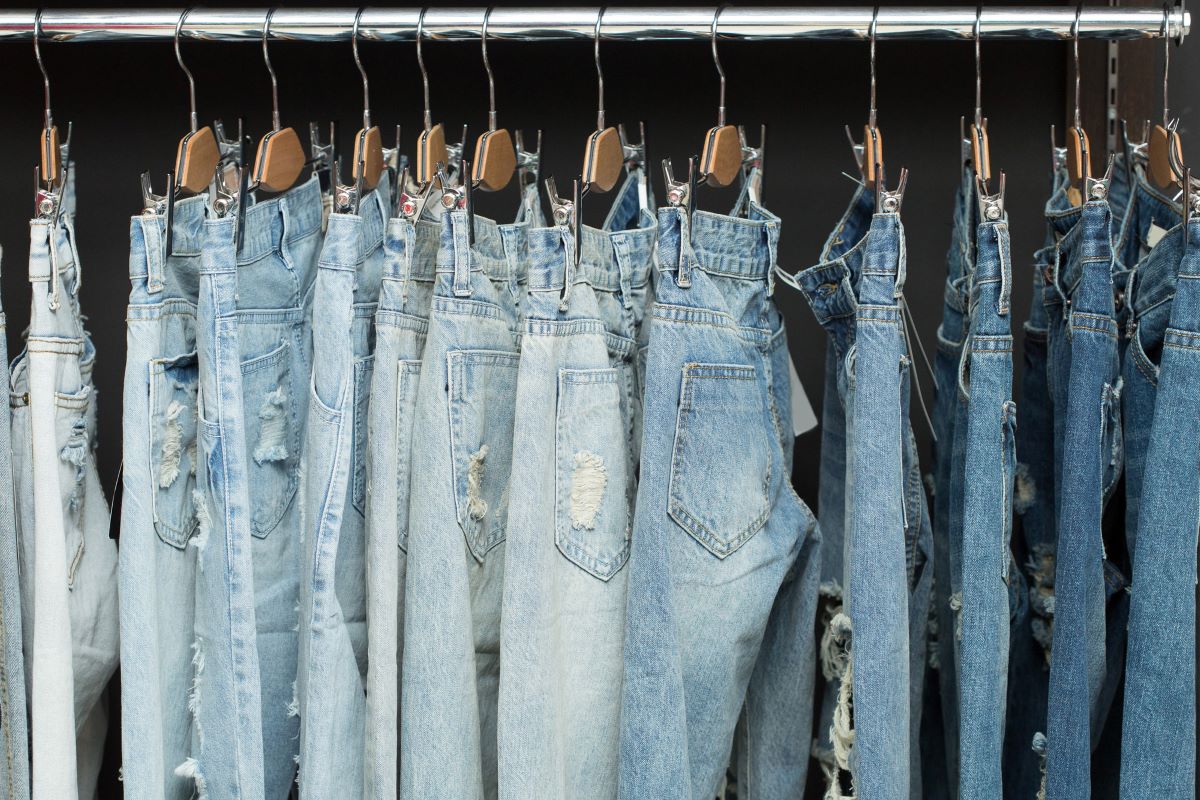 How To Fade Clothes (Ultimate Guide) The Creative Folk