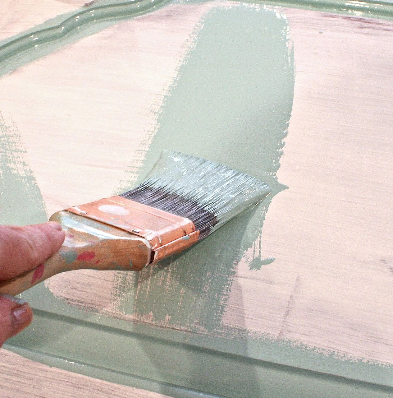 Tips for Painting Furniture with Enamel
