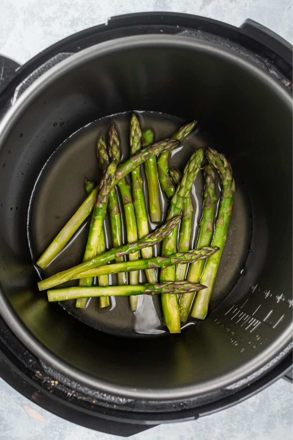 EASY Instant Pot Asparagus Recipe (Made In 5 Minutes)