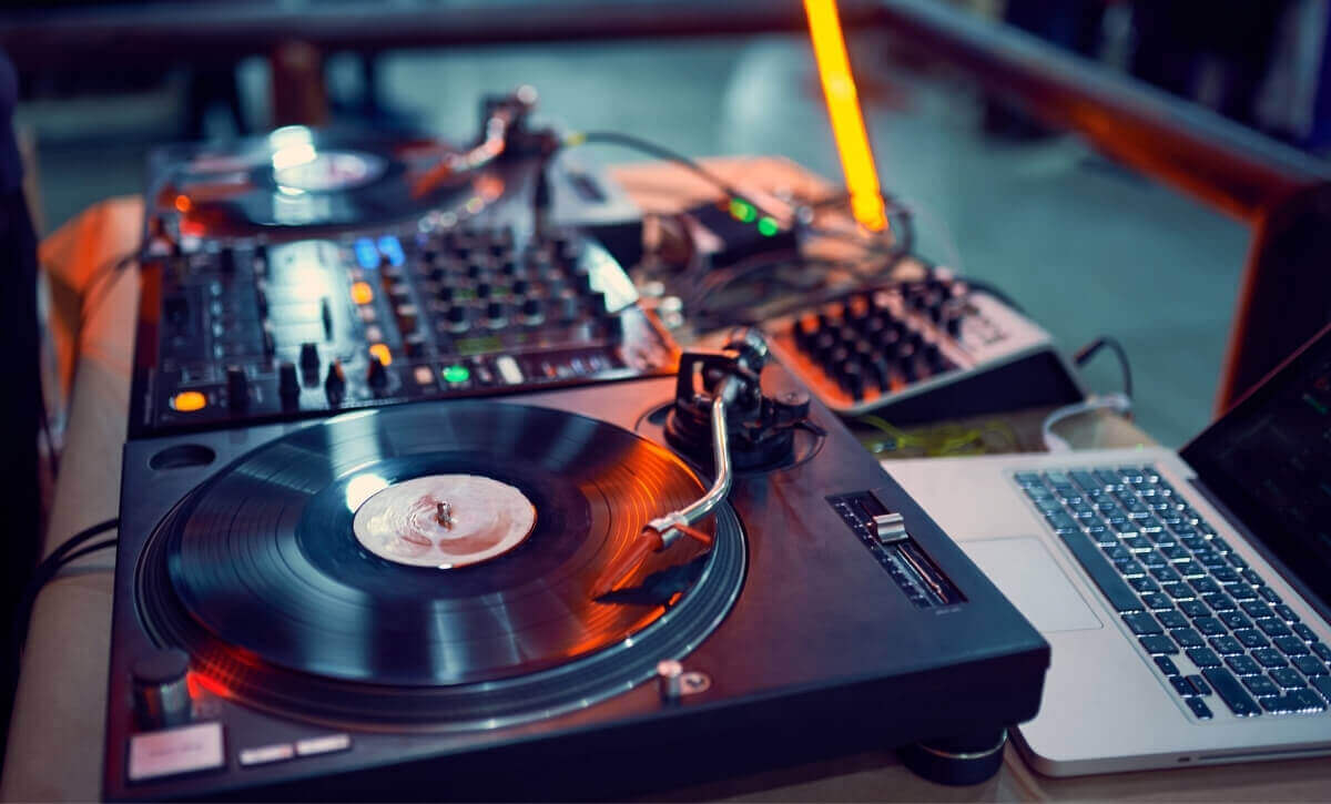 20 Best Classic Trance Anthems From The MidToLate 90s