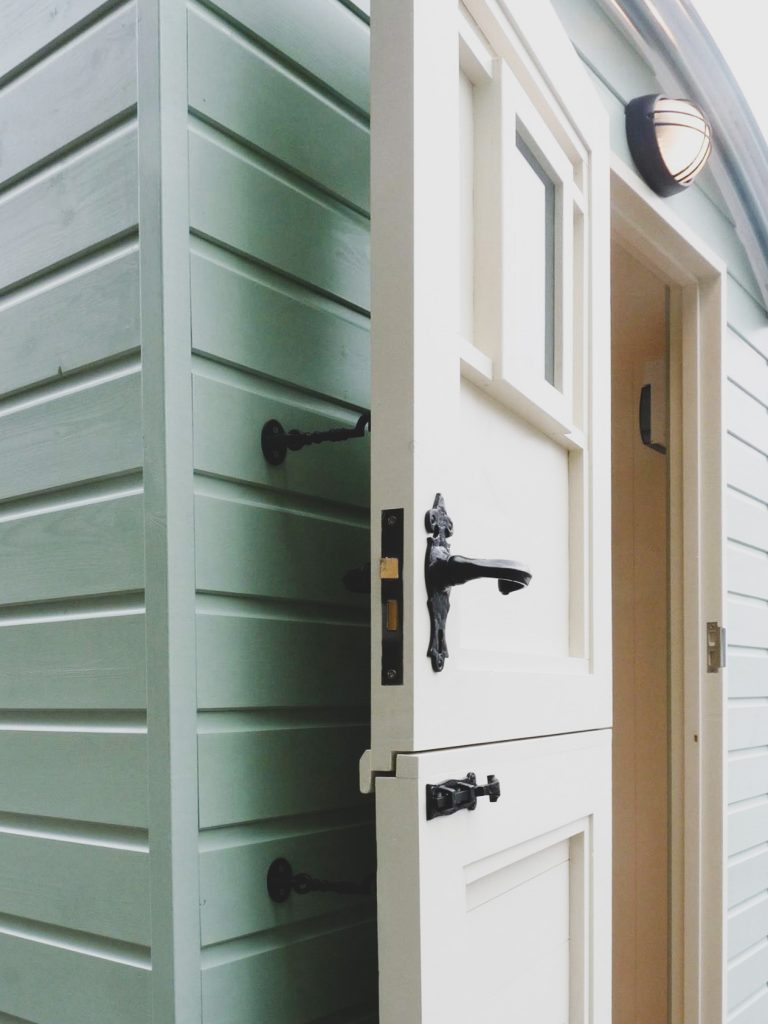 How to create the perfect garden office. Bespoke Shepherds Huts and