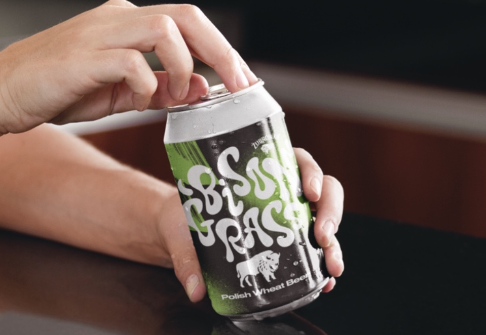 Żubrówka Vodka 与 Beer52 合作推出小麦啤酒
