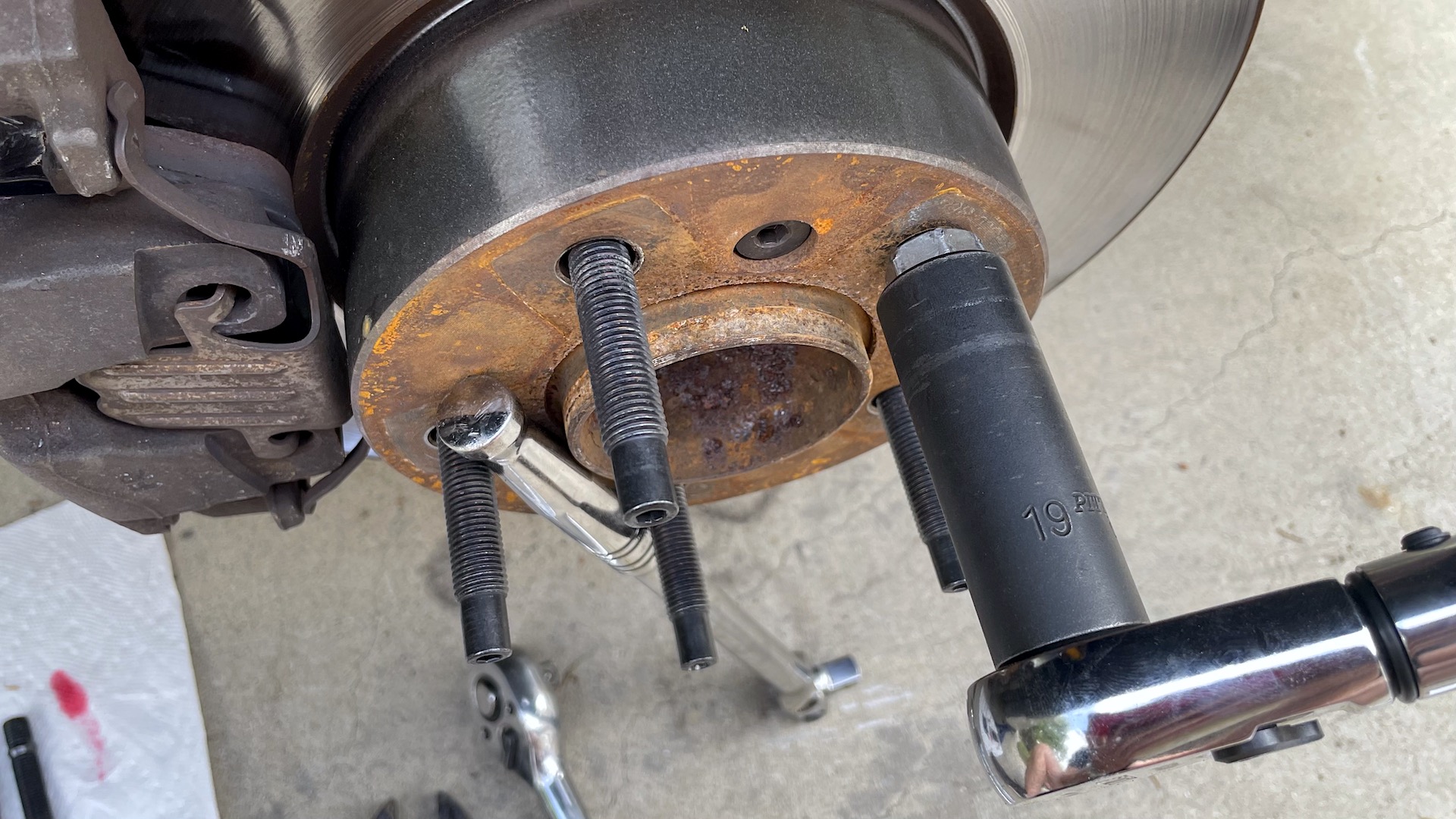 Swapping My BMW’s Wheel Bolts for Studs and Lug Nuts Made Life Easier Auto News