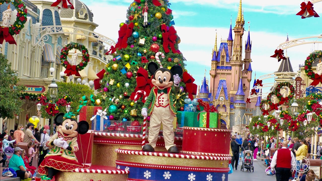 When Does Walt Disney World Decorate for Christmas? The Family
