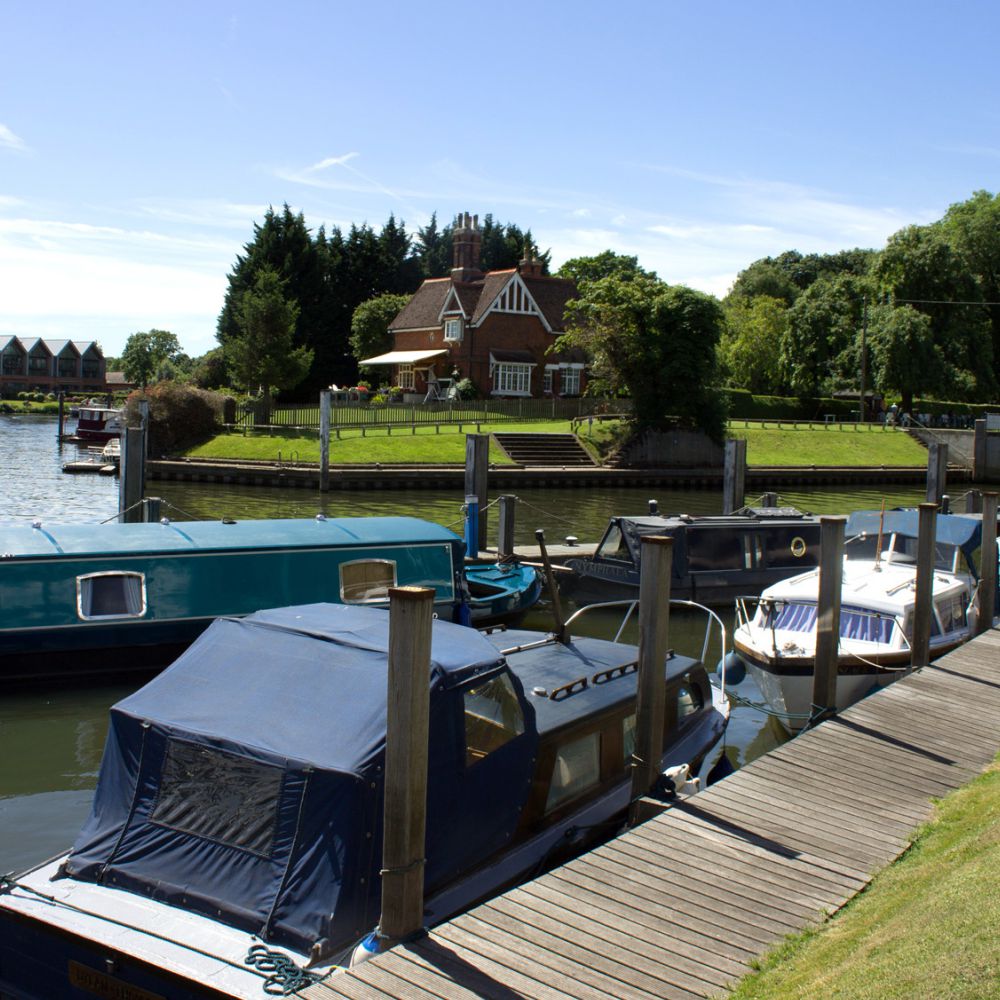The Ferry Point, Shepperton Shopping, Boating, and Business