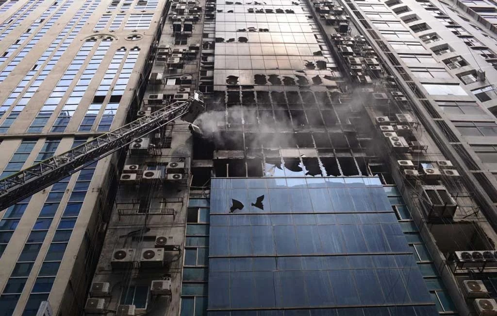 Emergency evacuation patterns for highrise buildings