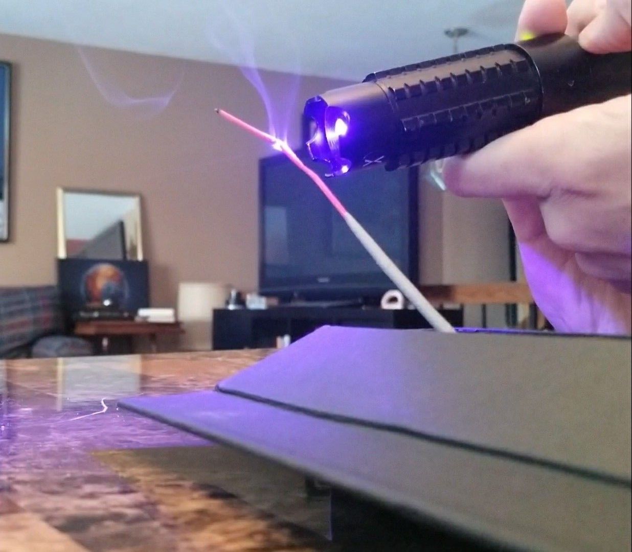Flipping The World’s Strongest Laser Pointer You Can Legally Own The