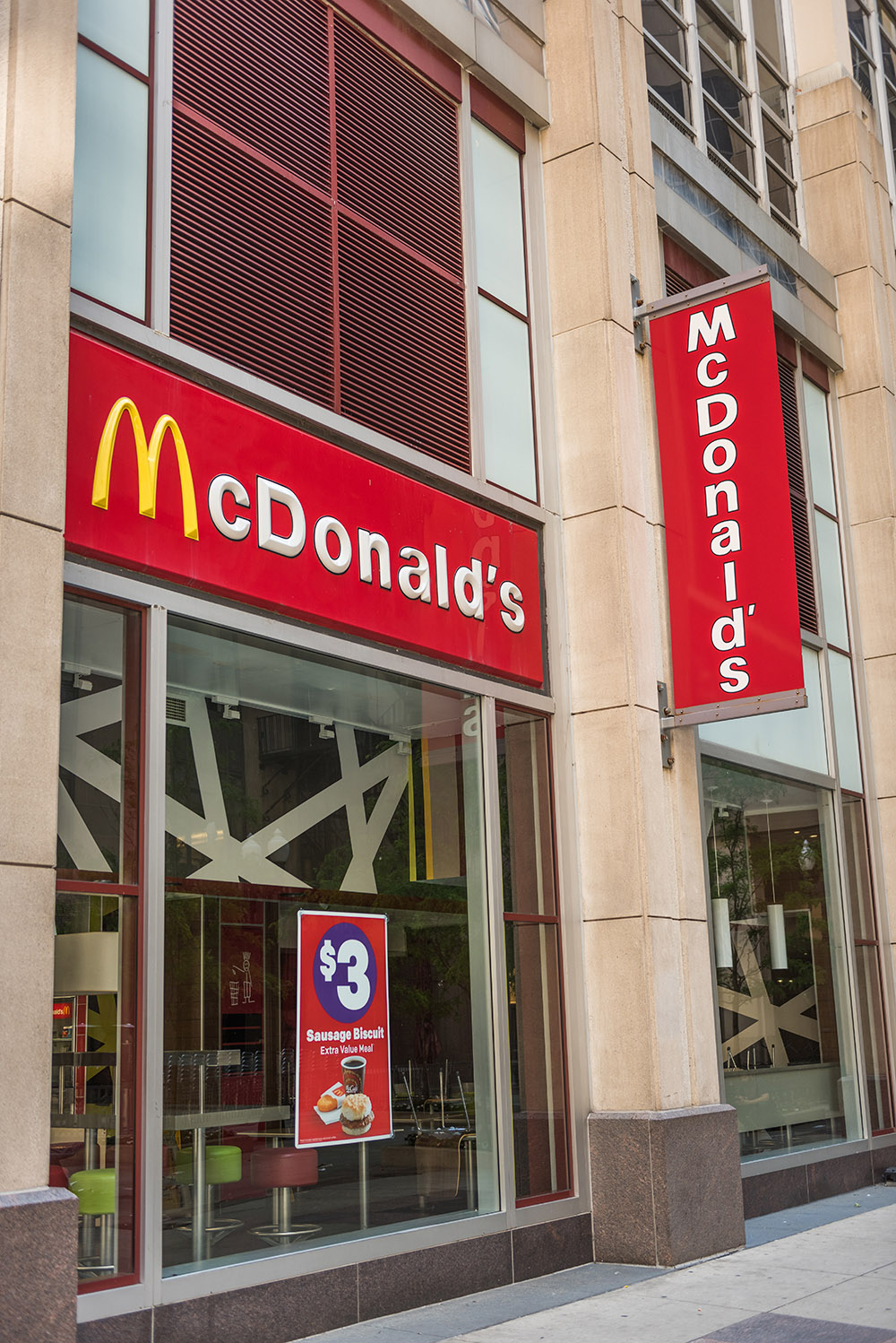 What Age Does McDonald’s Hire? Can You Work At 14 or 15?