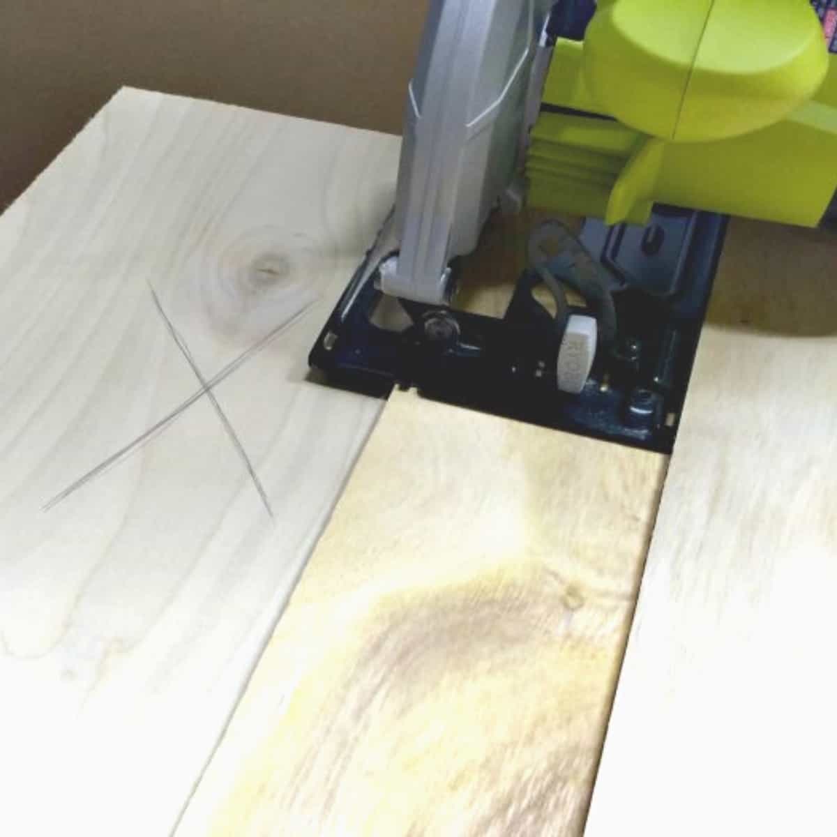 DIY Circular Saw Jig for Perfectly Straight Cuts The Handyman's Daughter