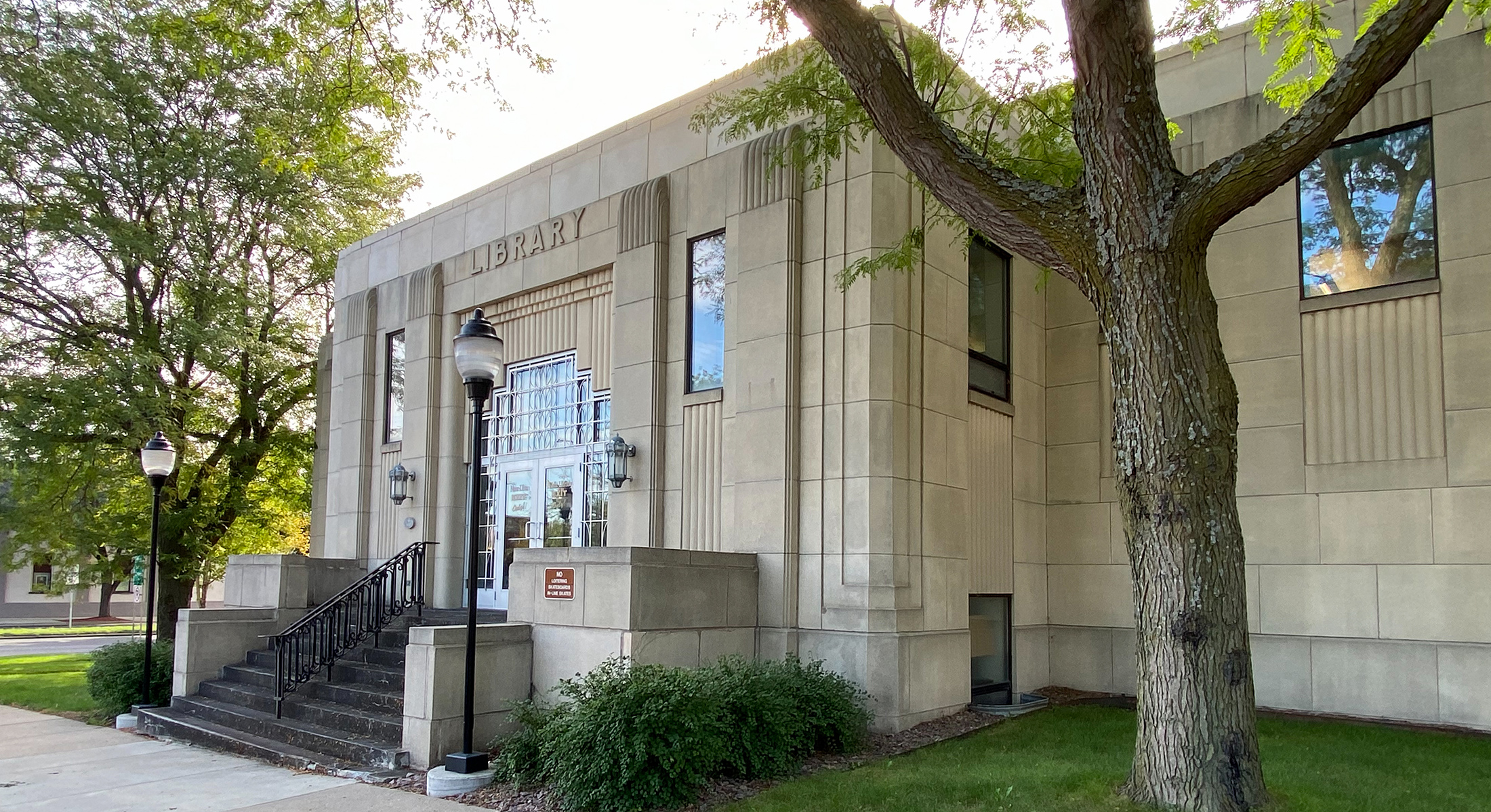 Moderne New Ulm Library History Handbook