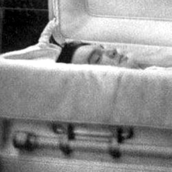 Elvis Presley Body In Casket 10 Facts About Elvis Presley's Graceland