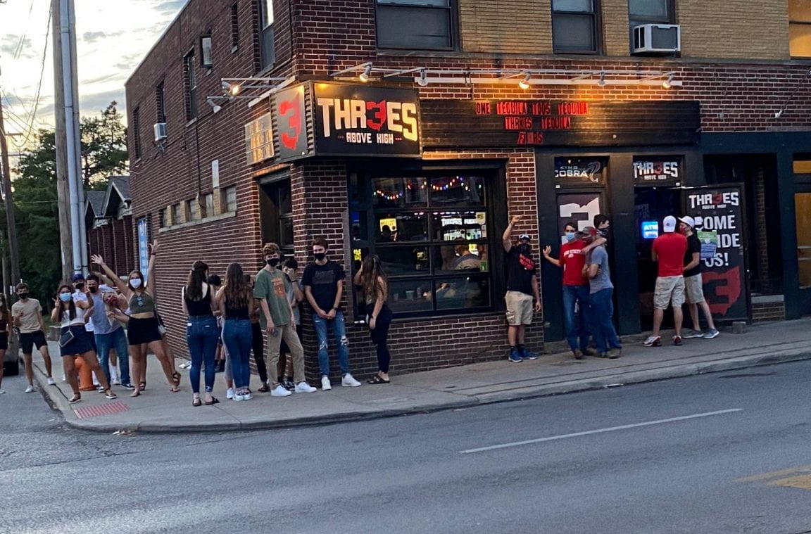 Bars, students respond to crowded campusarea nightlife