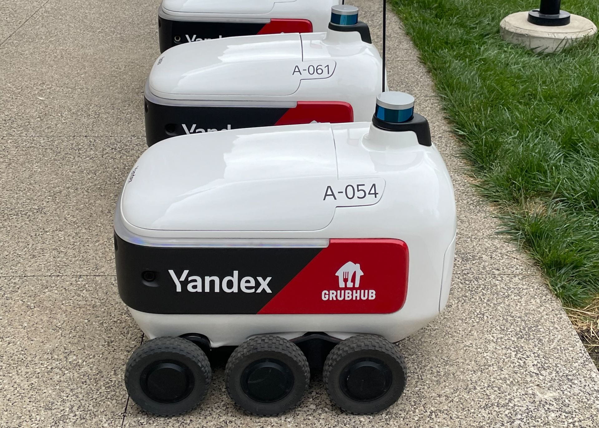Russianmade Yandex food delivery robots remain on campus, Grubhub